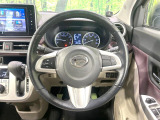 【純正革巻きステアリング】上質な革を使用することで、手にしっかり馴染みとても運転しやすいハンドルです♪