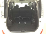シートアレンジが多彩で、荷物の大小に応じてスペースを変えられる便利なお車です!