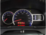 視認性に優れたメーターで、夜間走行も安心して運転できます!メーター内の光度調整機能も付いております!