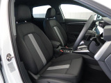 Audi車はどの車種も全てレザーハンドルです。そこにはAudiのこだわりがあり質感の高いレザーでしっかりと手に馴染み、高級感を演出します。