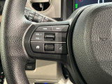 ステアリングにオーディオ操作スイッチが付いています。オーディオ画面に直接タッチしなくても操作が出来ますので、運転に集中できます。