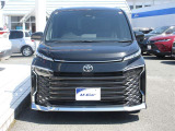 大きなグリルにシャープな見た目をしたデザインのお車です!