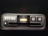 ■【ETC車載器】が装備されています。セットアップをしてお渡しとなり、ETCカードを差し込むだけで高速道路の利用が可能です。