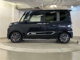 助手席側は電動スライドドアになってます。運転席やキーのリモコンで開閉できるので手が塞がっていても楽に積み降ろし出来ますよ。