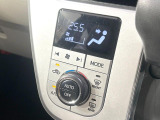 【オートエアコン】一度お好みの温度に設定すれば、車内の温度を検知し風量や温度を自動で調整。暑い&hellip;寒い&hellip;と何度もスイッチ操作をする必要はありません。快適な車内空間には必須の機能ですね♪