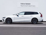 家族とのドライブにも、趣味の道具を積んだアクティブな週末にも。V60は、日常と非日常のどちらにも自然に溶け込みます。