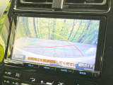【バックカメラ】駐車時に後方がリアルタイム映像で確認できます。大型商業施設や立体駐車場での駐車時や、夜間のバック時に大活躍!運転スキルに関わらず、今や必須となった装備のひとつです!