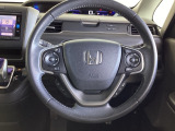 Hondaセンシング搭載ミリ波レーダーと単眼カメラで、クルマの前方の状況を認識。ブレーキやステアリングの制御技術と協調し、安心・快適な運転や事故回避を支援する先のシステムです