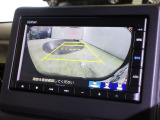 バックをするとき自動でリアの様子が映る『リアカメラ』付き!画面で確認しながらバックができますから安心ですね。でも、目視も大切ですよ!安全第一でお願いします!