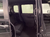 スライドドアだから、隣の車との距離が近い駐車場でも安心。チャイルドシートへの乗せ降ろしや、大きな荷物の積み込みもストレスなく行えます。