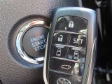 スマートキーはポケットやバッグに入れておけば、ノブに触れただけでロックの解除が可能です!あとはブレーキを踏んでスイッチを押すだけ!簡単にエンジンをかける事ができます♪