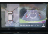 空から見下ろすような視点で、スム-スな駐車と安全確認をサポ-トするアラウンドビュ-モニタ-。お問い合わせは03-5672-1023へ