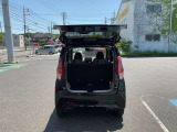 開口幅広く荷物の出し入れ楽です。