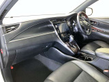 すっきりとしたデザインの内装は、さすがトヨタ車の上品さを感じます。