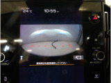 ■人気のフロントビューモニター装備。フロントグリルのカメラ映像を11.6インチディスプレイに表示。自車の前方の様子が確認可能です。見通しの悪い交差点や駐車・発進時などの前方確認をサポートします。