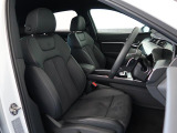Audi車はどの車種も全てレザーハンドルです。そこにはAudiのこだわりがあり質感の高いレザーでしっかりと手に馴染み、高級感を演出します。