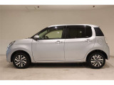 全体的に丸みがあり、柔らかいリヤフォルムです。コンパクト車らしい親しみやすい印象が有ります!