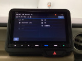 HondaCONNECT対応の便利なナビディスプレー。お持ちのスマートフォンと連携して、ナビやBluetoothでの音楽再生が可能です。デザインはもちろん、操作性も良好です。