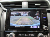 バックカメラの画像です。ガイドラインがスムースな車庫入れをサポートいたします!車庫入れの安心感がアップしますね☆