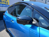 ドアミラ-にウィンカ-ランプ付きで車外からの視認性に優れています♪バイザーもついてます!