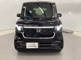 お客様に安全で快適なカーライフをお送りいただくために、中古車にも高いレベルの品質基準を設け、その基準に従って、全ての中古車について納車前整備を実施しています。