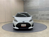 お車購入のポイントとなるフロントマスクです!シャープな目つきが印象的なデザインのヘッドランプです。