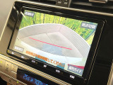 【バックカメラ】駐車時に後方がリアルタイム映像で確認できます。大型商業施設や立体駐車場での駐車時や、夜間のバック時に大活躍!運転スキルに関わらず、今や必須となった装備のひとつです!
