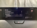 フォワードセンシングカメラで認識した交通標識をディスプレイに表示し、交通標識の見落とし防止を図り、安全運転を支援します。
