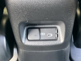 後席にも充電用USBジャックを装備。スマートフォンなどを気軽に充電でき、同乗者も快適に過ごせます。
