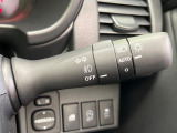 【オートライト】周りの明るさに応じて自動でヘッドライトの点灯・消灯ができる機能です!ライトの付け忘れ・消し忘れなどが無くなり、雨の日や夕方の走行も安心!トンネル通過時も便利ですね♪