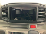 たとえばダイハツのお店にある、たくさんのスマアシ搭載車は、正常に作動する事をしっかり確認します。