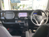 全体を見渡しやすく、広い視界で運転できます。