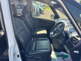 運転席周りはすっきりとしていて運転がしやすいです。