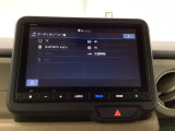 HondaCONNECT対応の便利なナビディスプレー。お持ちのスマートフォンと連携して、ナビやBluetoothでの音楽再生が可能です。デザインはもちろん、操作性も良好です。