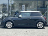 時を経ても深い魅力を放ち続けるMINI。より快適にお乗り頂くために、3つのサポートプログラムをご用意しております。※認定中古車保証は登録日より最長4年間まで延長が可能です。