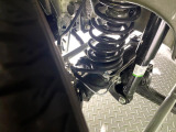 お車を安心してお乗りいただく為には、足回りの定期点検が欠かせません。サービスサポート(有償保証)では無料点検もご提供しており、安心のカーライフをお過ごしいただけるサポート体制が整っています。