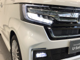 【LEDヘッドライト】ディスチャージヘッドライト(HID)と同等の明るさで、夜道や雨天走行が明るく視界良好!! フォグライトも装備で、安心感さらにUPです♪安心ドライブを楽しんで下さい♪