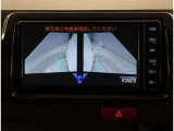 スマートキー付きです。スマートキーとは鍵を車に差し込まなくても、ドアノブを触ったりするだけで、ドアロックを解錠できます。これが凄く便利なんですよ。