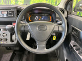 インテリアに合わせたデザインのステアリングは、運転される方のことも考え、運転しやすい形状、大きさです。是非一度、実際に触ってお確かめください。