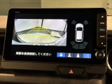リバースギアに入れるだけで後方の表示へ切り替わります。夜間や雨の日の駐車も楽になりますよ。