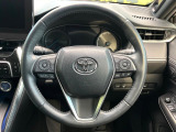 インテリアに合わせたデザインのステアリングは、運転される方のことも考え、運転しやすい形状、大きさです。是非一度、実際に触ってお確かめください。