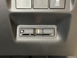 ハンドルの右下にETCがついています。高速道路の料金所の通過も楽々です!。 カードの取り出しもしやすい場所についています。