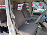 ひじ掛けが付いて運転が楽です