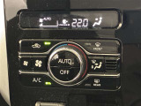 オートエアコンは温度を設定するだけで、自動で風量などを設定してくれます。運転しながら操作も必要ないので、安全性も向上します。
