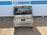 真後はワイドボディならではの存在感があります。人を乗せても、たくさんの荷物を積んでも、たくましい走りを期待させてくれます。