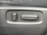 【パワーシート】スイッチ一つで簡単にシートの微調整が可能!電動だから力もいりません!快適なシートポジションにセットして、快適なドライブをお楽しみください。