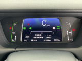 マルチインフォメーションディスプレイです。燃費や走行距離が分かり、半ドアなど車に異常がある際に警告してくれます。