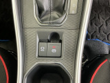 パーキングブレーキはスマートな電子制御式と合わせて渋滞時等にブレーキペダルから足を離しても停車状態を保持してくれるオートブレーキホールド機能で運転が楽になります。スタートはアクセルペダルを踏むだけ