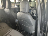 屋根までの高さがある車のため、大人の方でも圧迫感が少なく乗車していただけます。