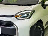 【LEDヘッドライト】悪天候や夜間走行時も良好な視界を確保し安心して運転できる高輝度LEDヘッドライトを装備!点灯速度が早く、消費電力も抑えられています。